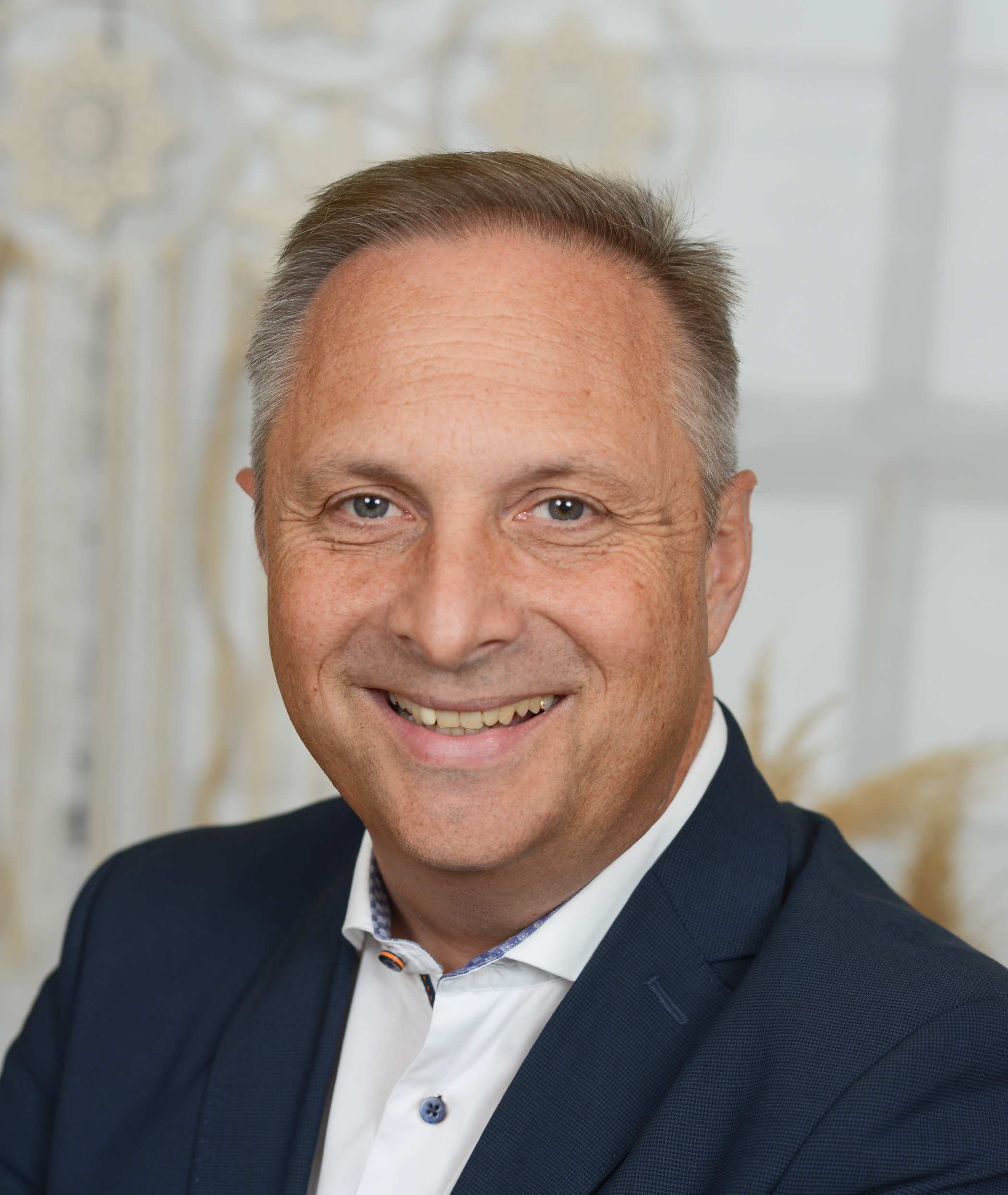 Herr Reinhard Wurster